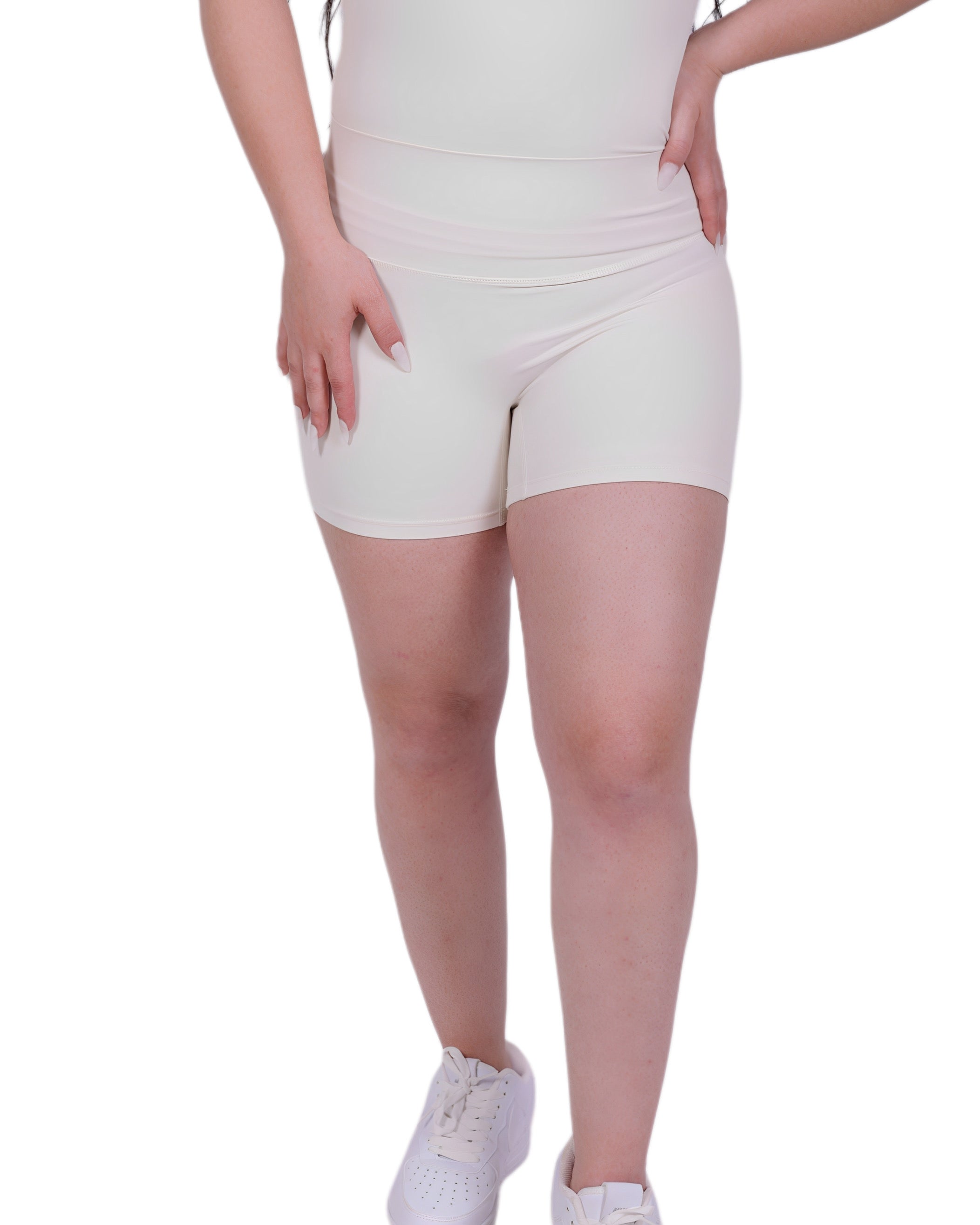 Second Skin™ Shorts Ivory – Bewegungsfreiheit & Komfort