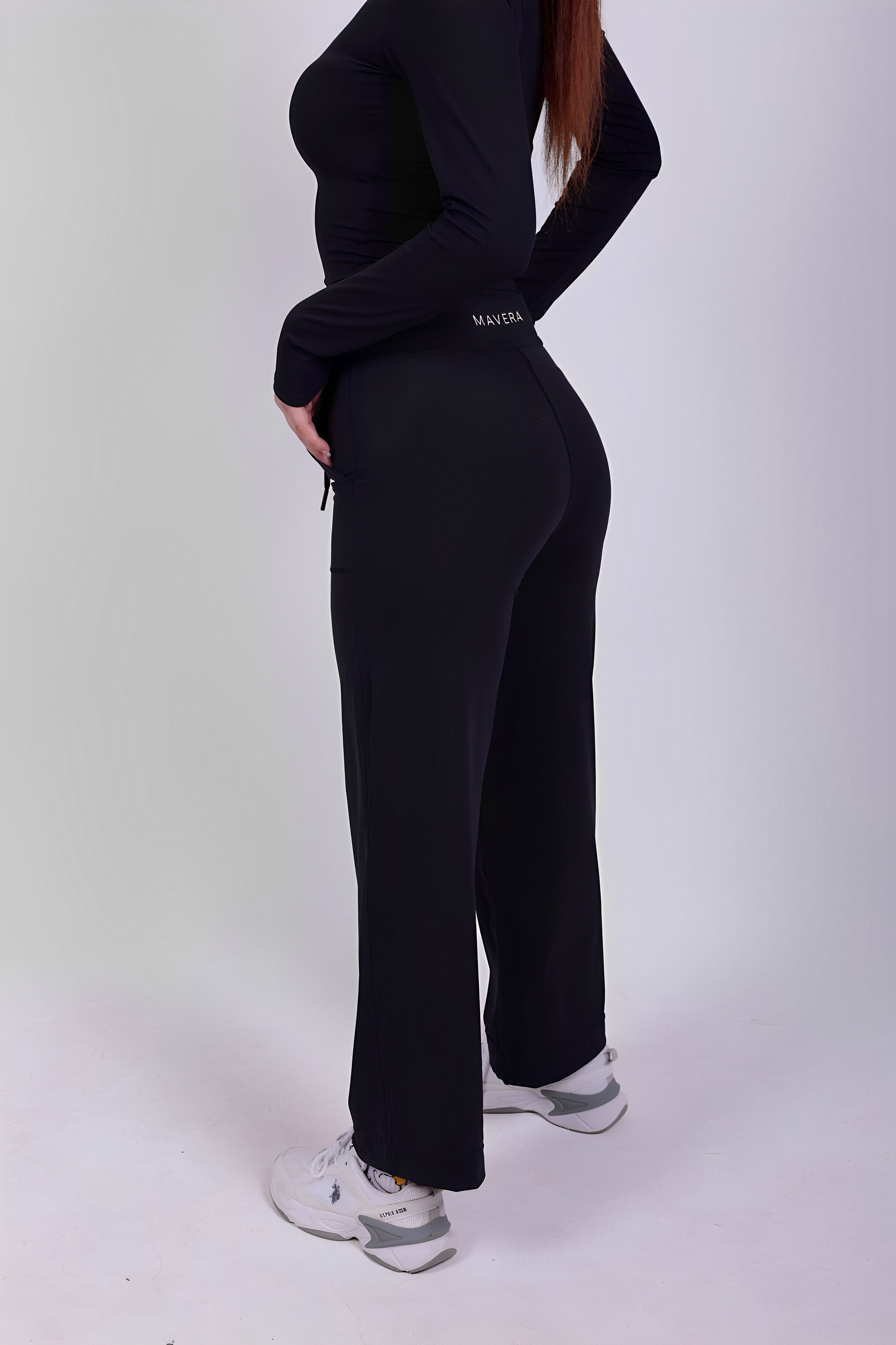 Flow Soul Freizeithose - Black - Leicht, nachhaltig, ideal für Yoga & Sport & Alltag